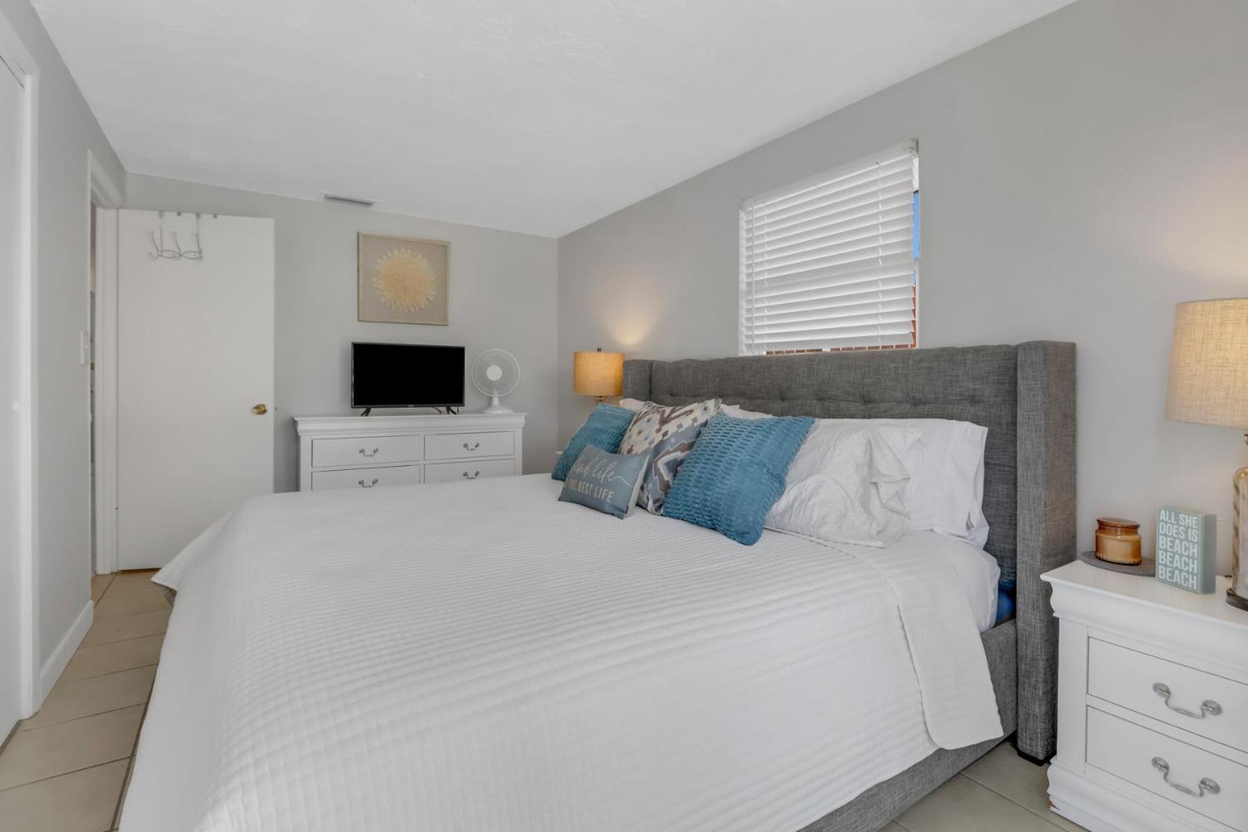 Little Beach House W/ Pool&Spa - 5 Minutes To Vanderbilt Beach North North Naples Esterno foto